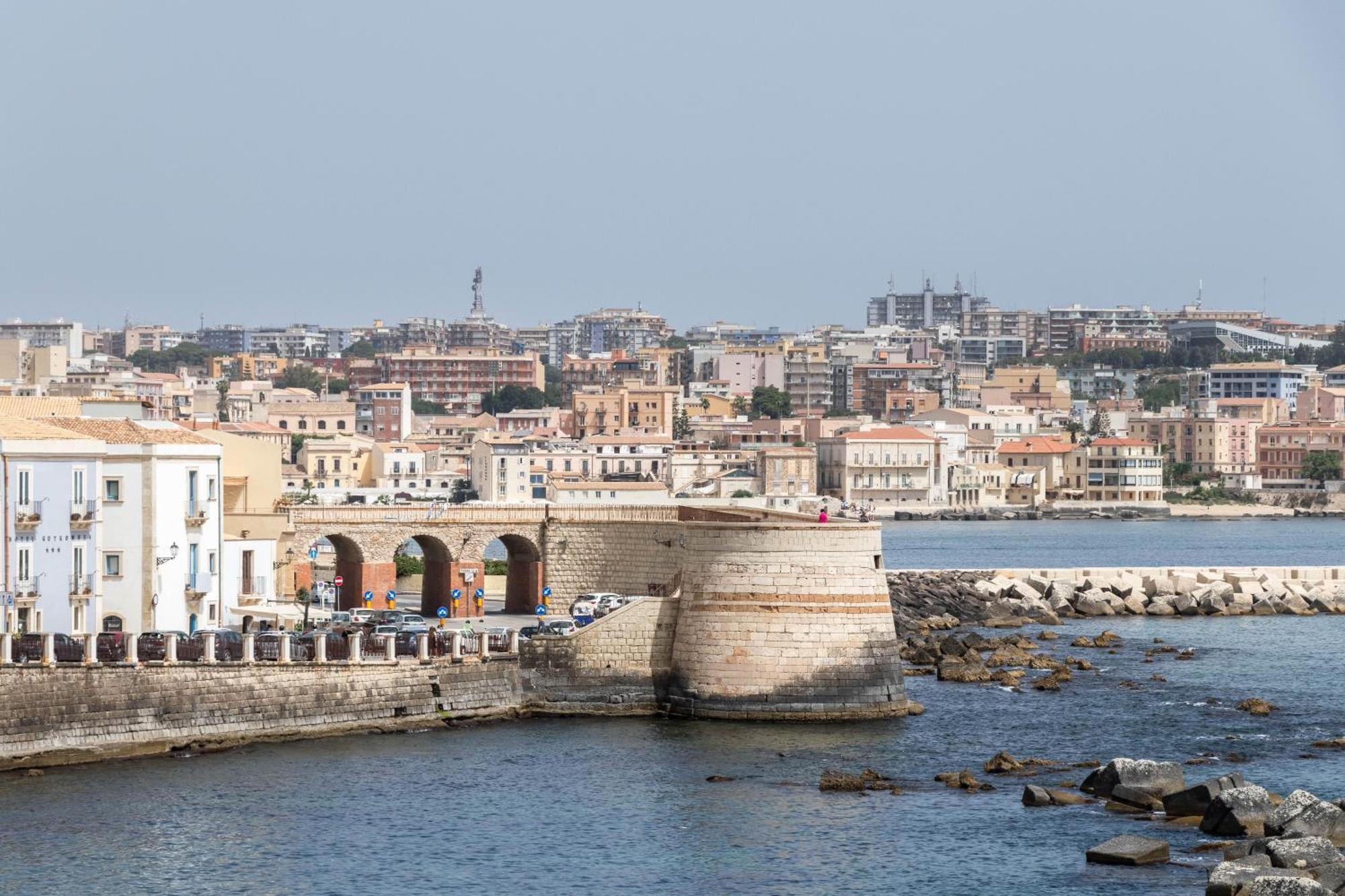 Fronte Mare Apartments & City Views Сиракуза Екстериор снимка