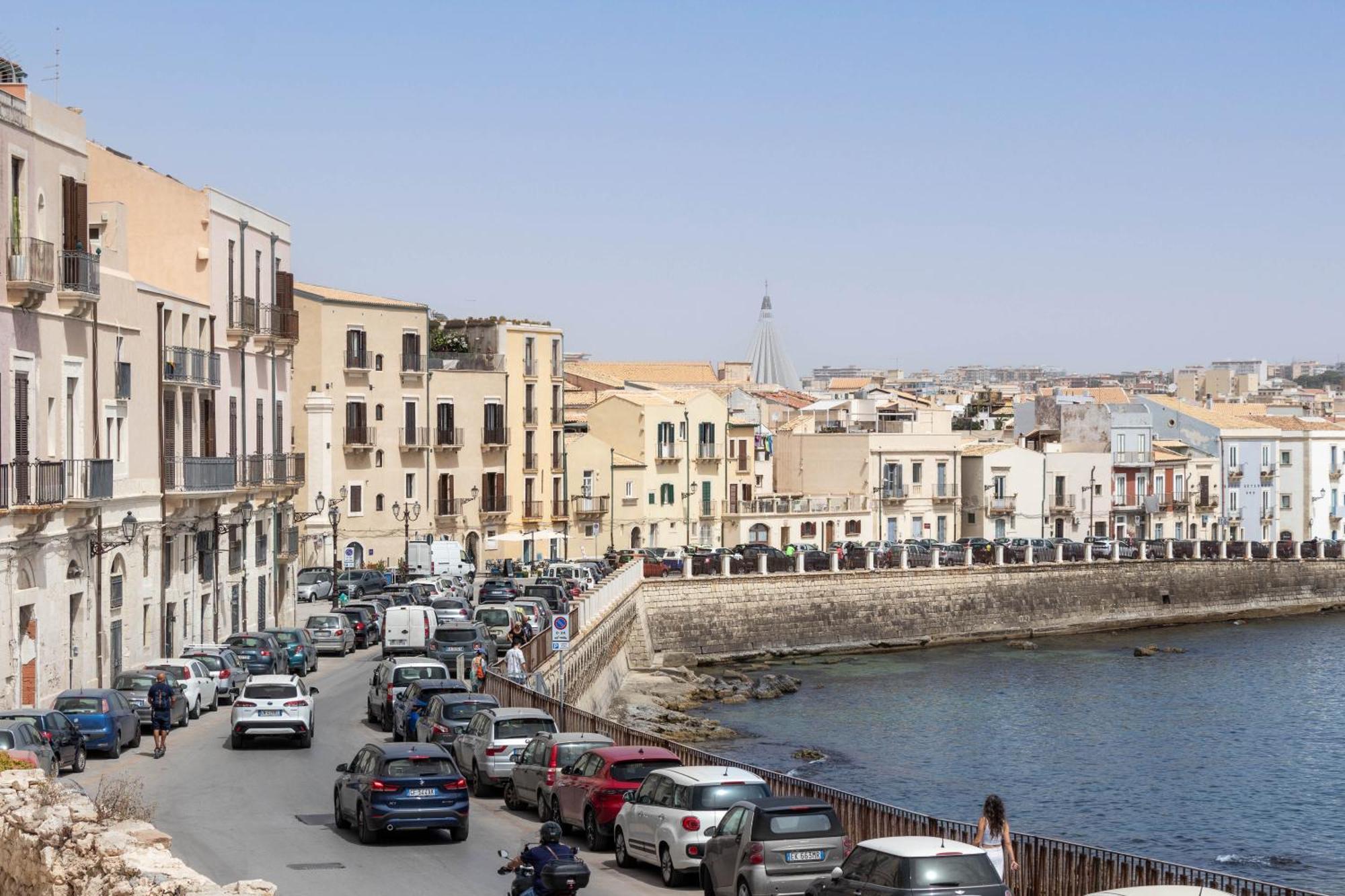 Fronte Mare Apartments & City Views Сиракуза Екстериор снимка