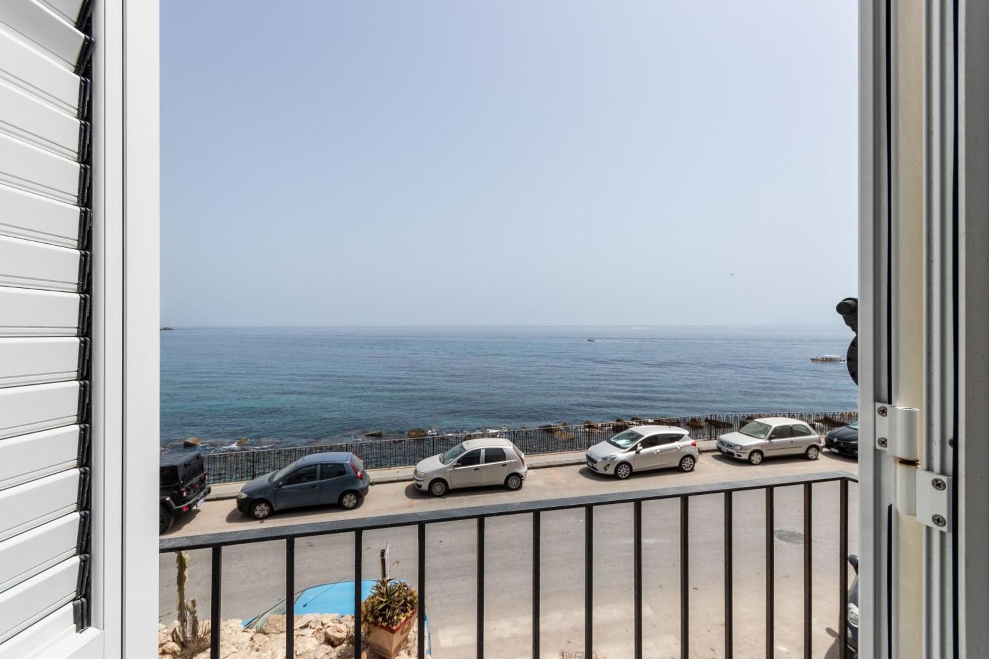 Fronte Mare Apartments & City Views Сиракуза Екстериор снимка
