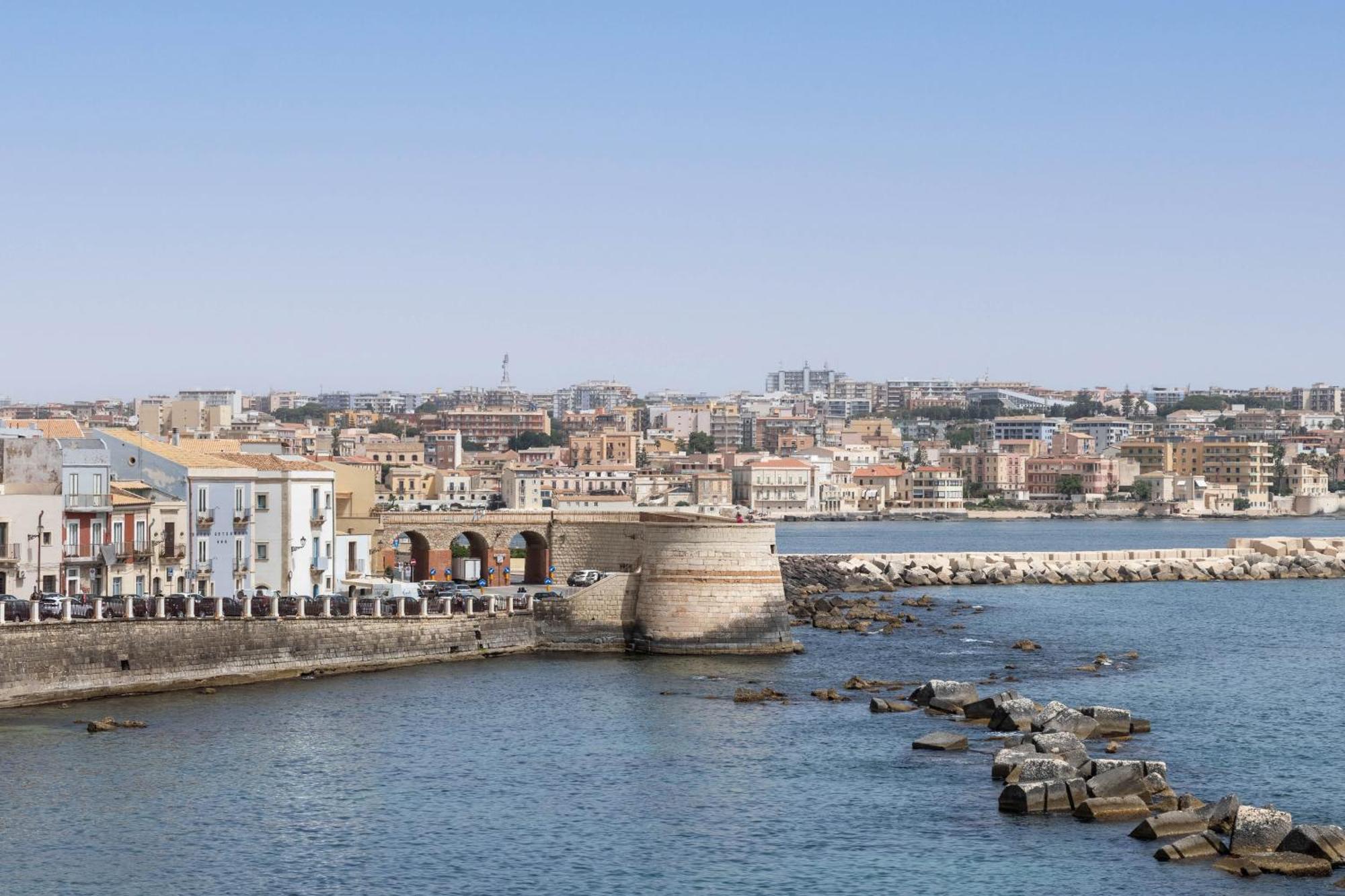 Fronte Mare Apartments & City Views Сиракуза Екстериор снимка