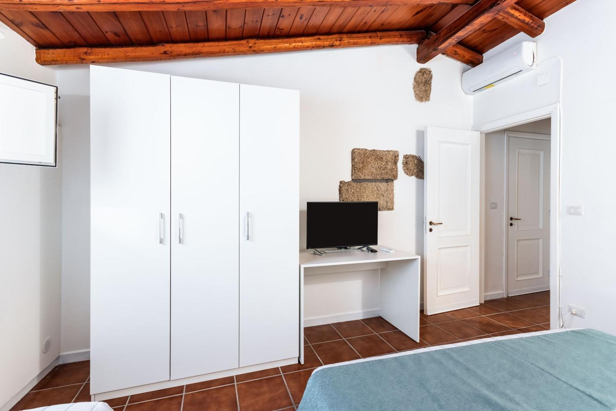 Fronte Mare Apartments & City Views Сиракуза Екстериор снимка