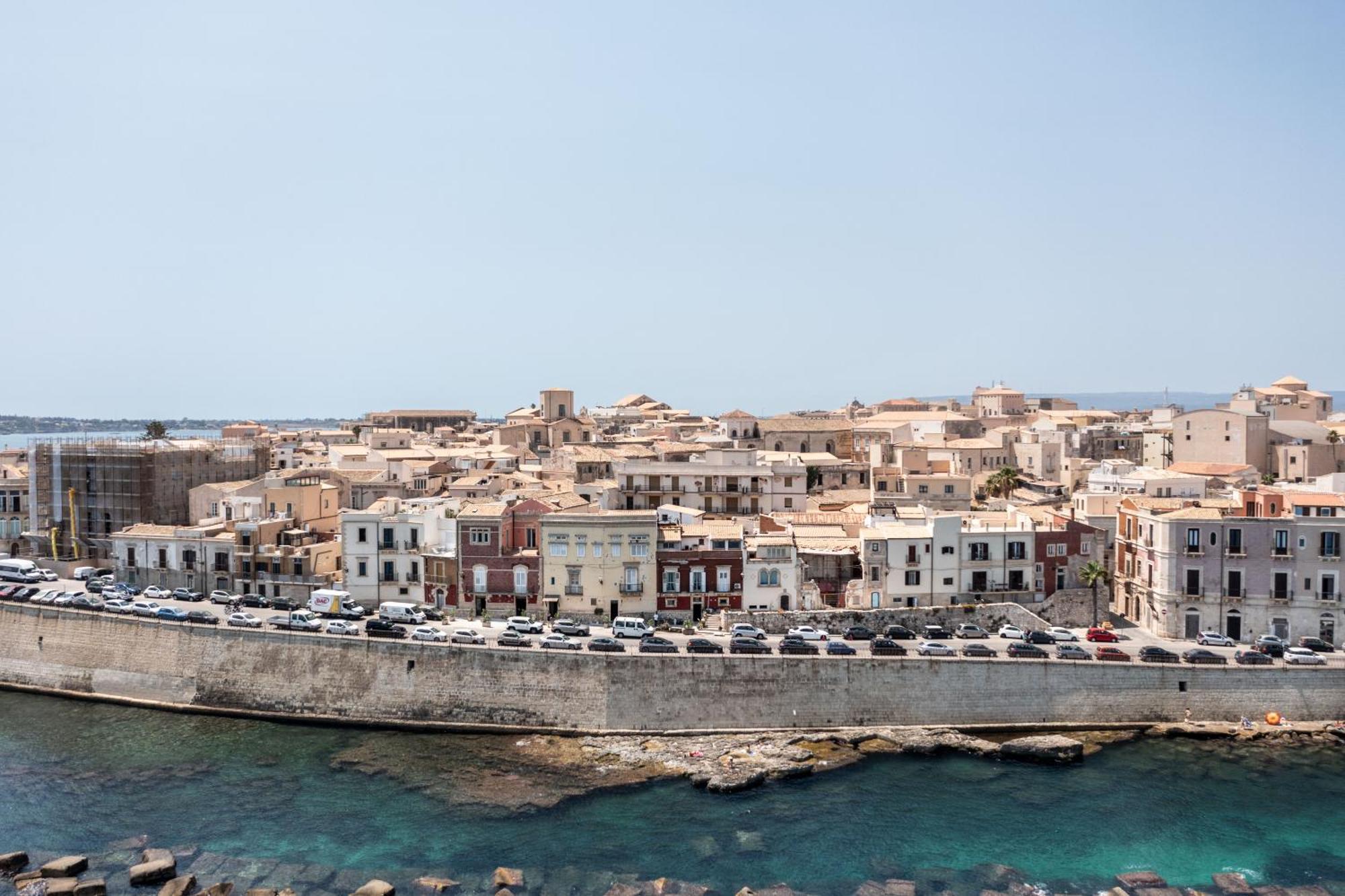 Fronte Mare Apartments & City Views Сиракуза Екстериор снимка