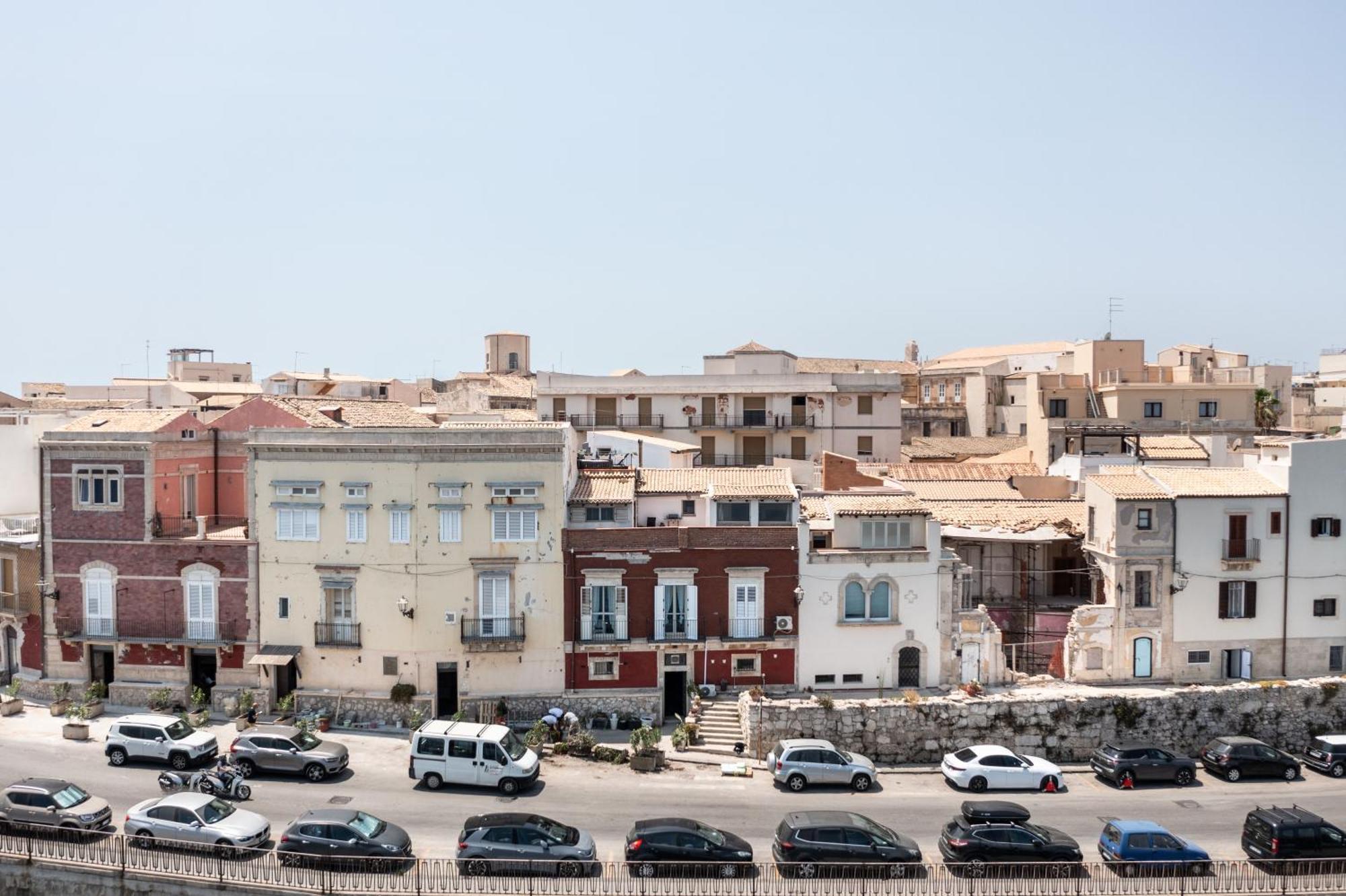 Fronte Mare Apartments & City Views Сиракуза Екстериор снимка