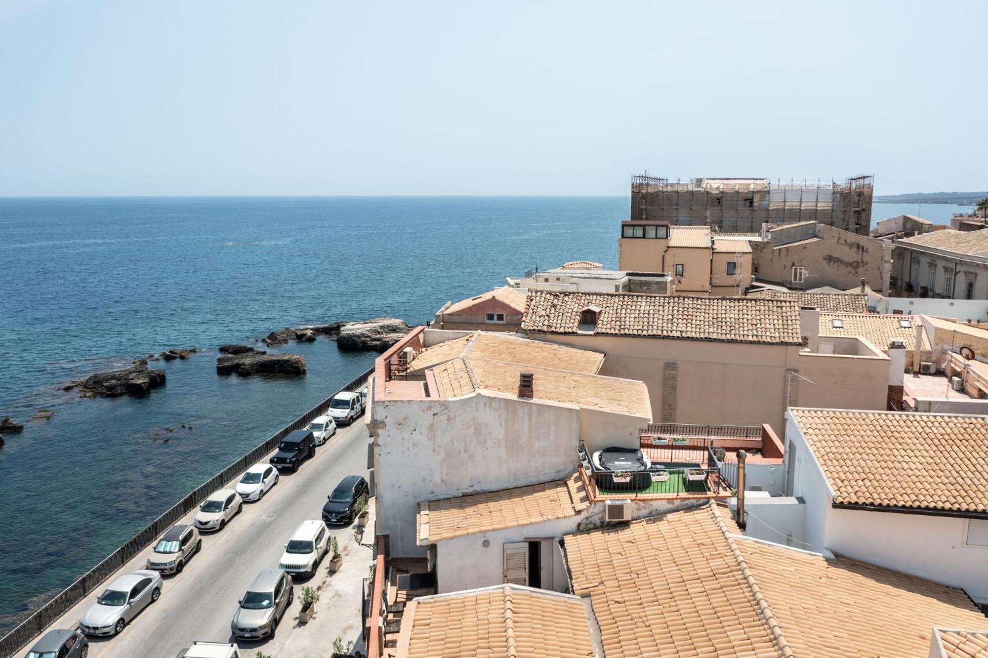 Fronte Mare Apartments & City Views Сиракуза Екстериор снимка