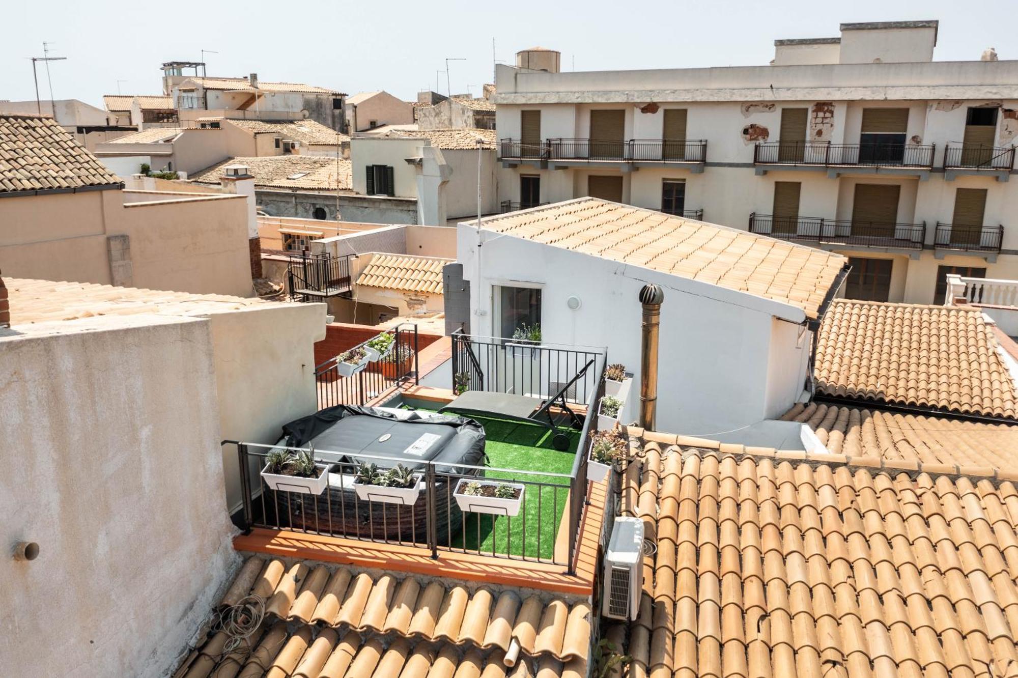 Fronte Mare Apartments & City Views Сиракуза Екстериор снимка